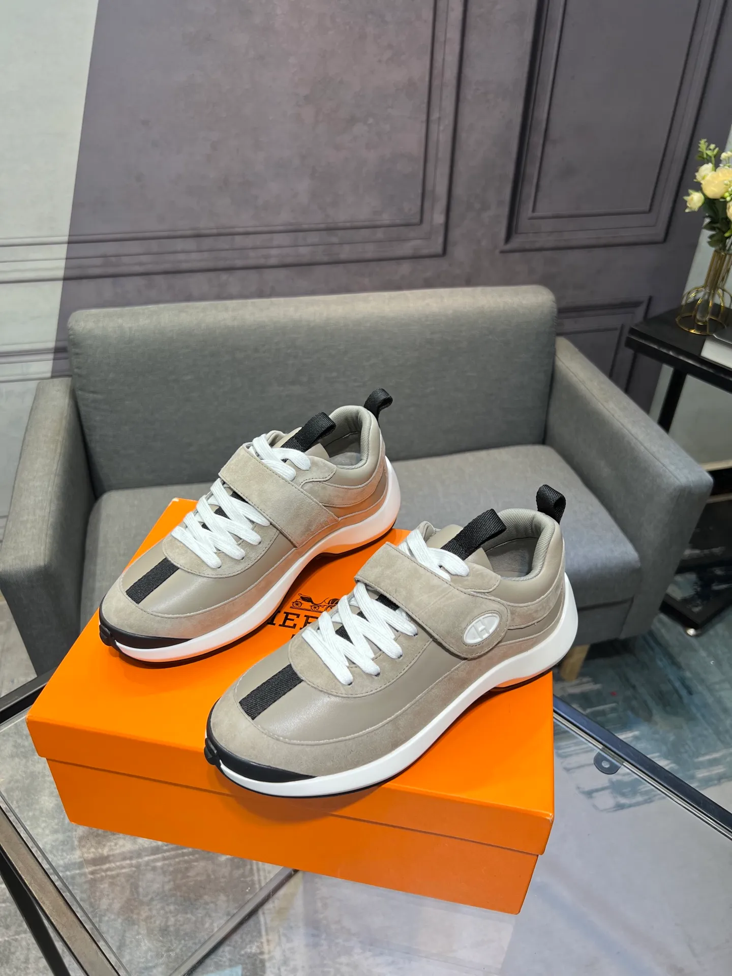Men's shoes 💰600 Actual photos 🎬 [Hermès] Couple style, official website synchronization Counter quality French Paris catwalk style Simple and classic Imported original fabric Original 1:1 outsole! The highest version on the market! Size: Female 35-41. Male 39-45 (female 41, male 45 customized)